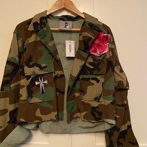 Beautiful Josie Bruno Vintage camo cropped embellished military jacket